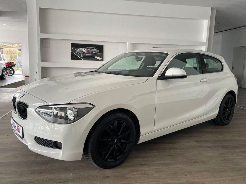 Gebraucht BMW 114 Advantage 102 PS (75 kW) 2014 Weiß Kleinwagen
