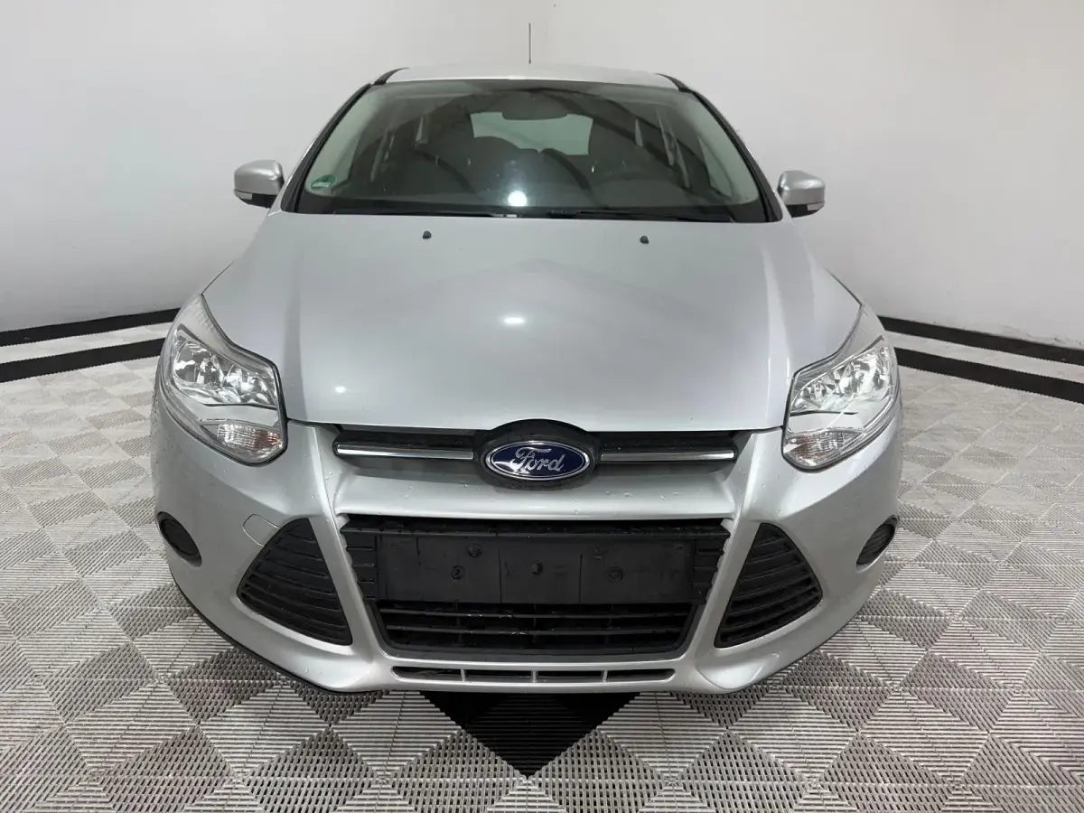 Gebraucht Ford Focus Trend 116 PS (85 kW) 2013 Grau Kombi
