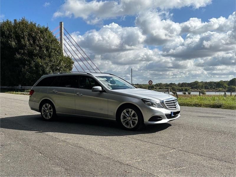 Silber Gebraucht 2013 Mercedes E200 Elegance Kombi | 10.800 € (Fairer Preis) - Bild 1/4