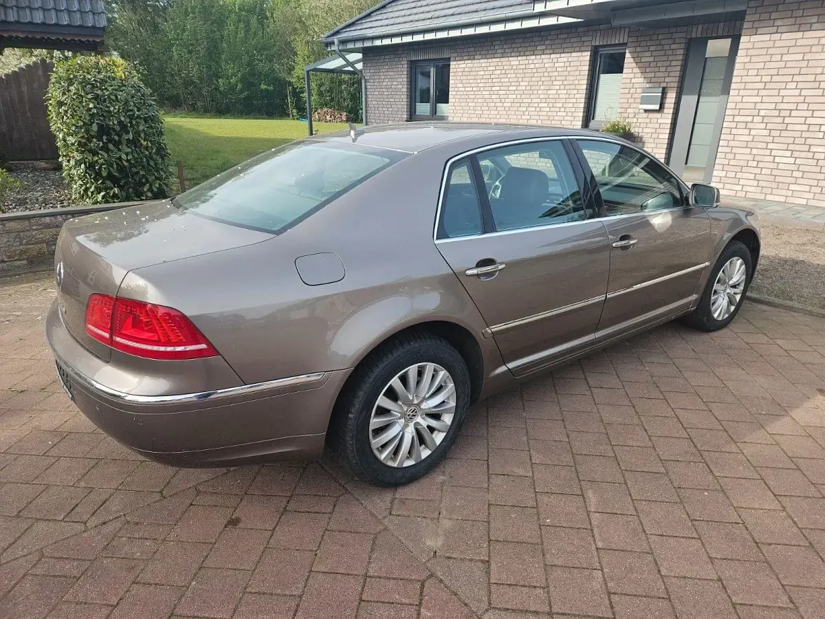 Gebraucht VW Phaeton 239 PS (175 kW) 2011 Beige Limousine