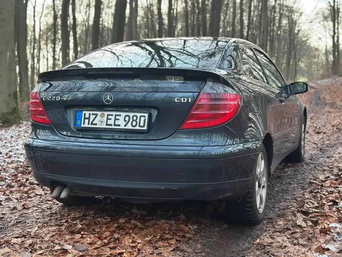 Second-hand Mercedes C220 150 CP (110 kW) 2002 Coupe