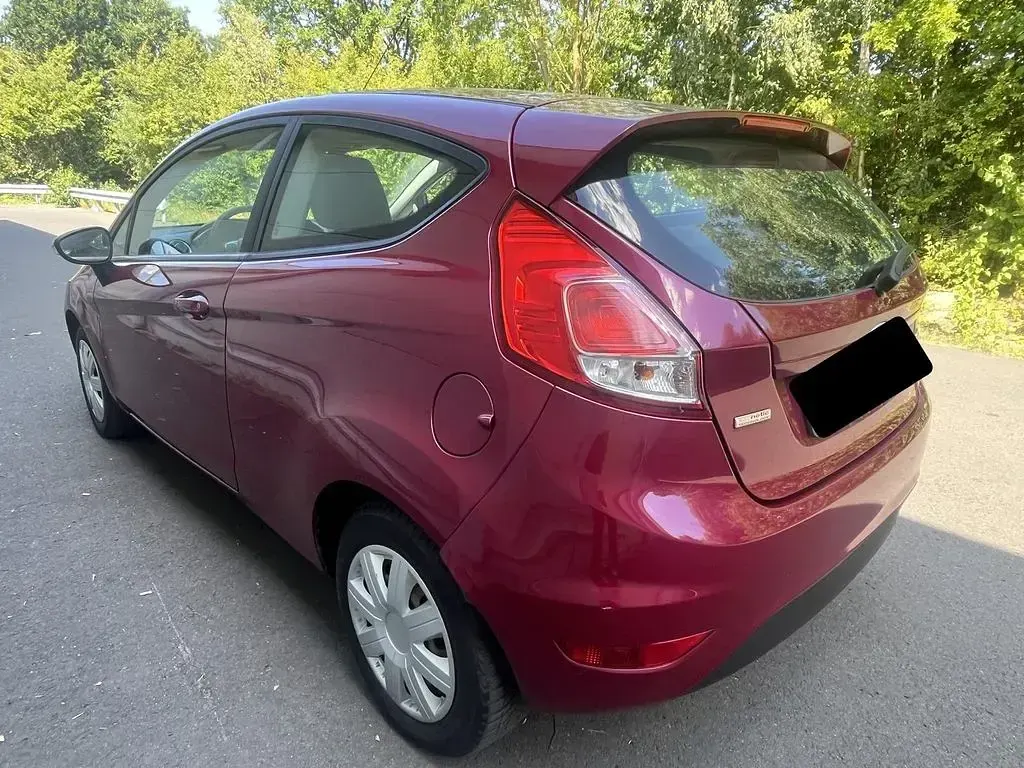 Gebraucht Ford Fiesta 95 PS (69 kW) 2013 Rot Kleinwagen