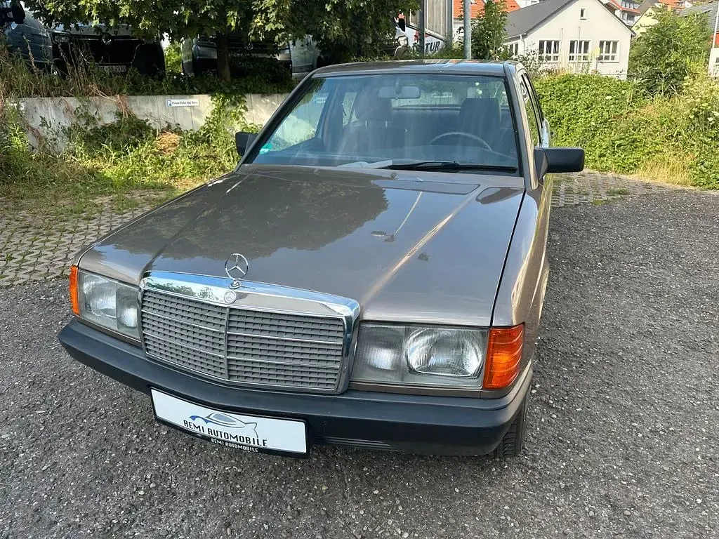 Gebraucht Mercedes 190 118 PS (86 kW) 1988 Braun Limousine