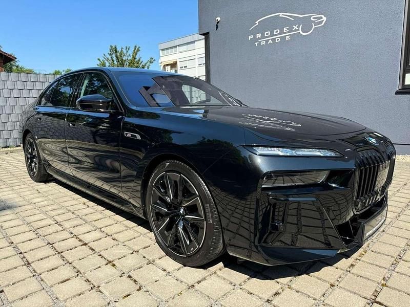 Gebraucht BMW 760 571 PS (419 kW) 2024 Black sapphier metallic Limousine