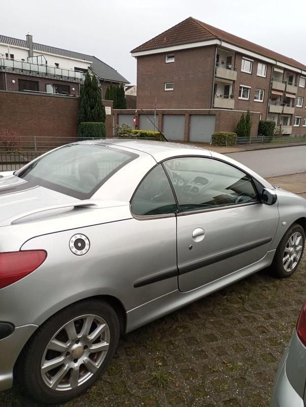 Gebraucht Peugeot 206 CC 108 PS (79 kW) 2002 Silber Cabrio
