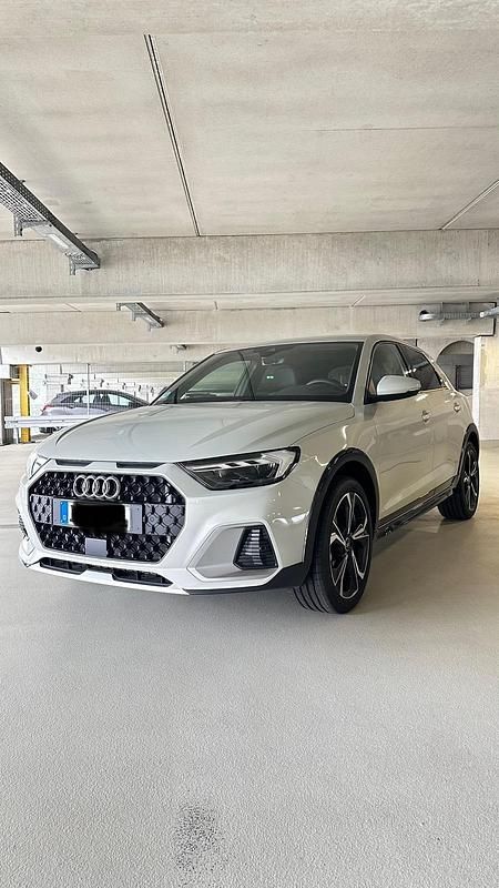 Grau Gebraucht 2024 Audi A1 S-Line Kleinwagen | 29.990 € (Fairer Preis) - Bild 1/4