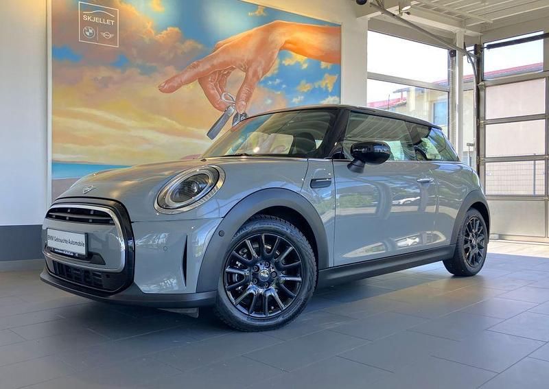 Moonwalk grey (metallic) Gebraucht 2022 Mini Cooper Essential Kleinwagen | 21.820 € (Fairer Preis) - Bild 1/4