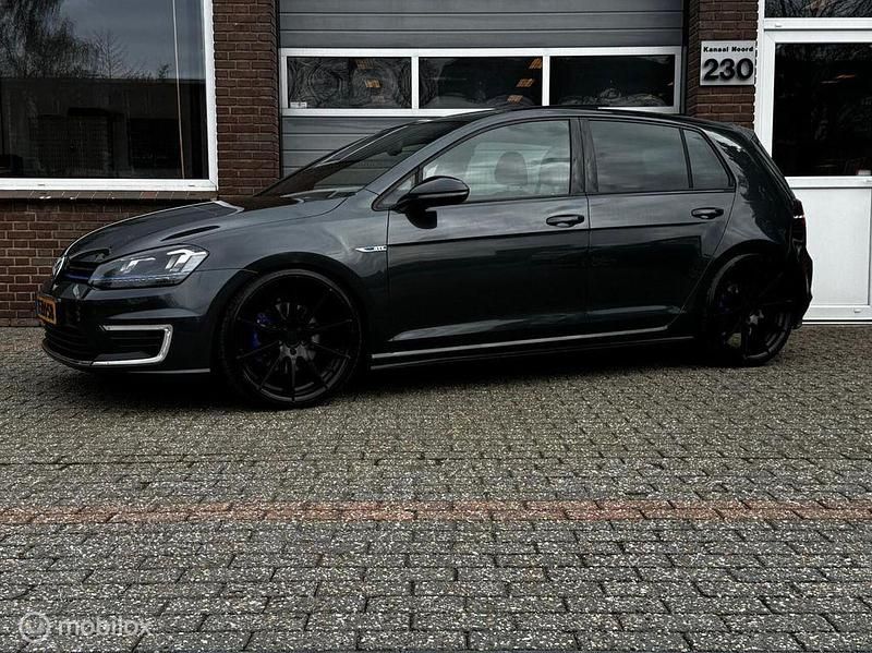 Gebraucht VW Golf VII GTE 204 PS (150 kW) 2015 Grau Limousine
