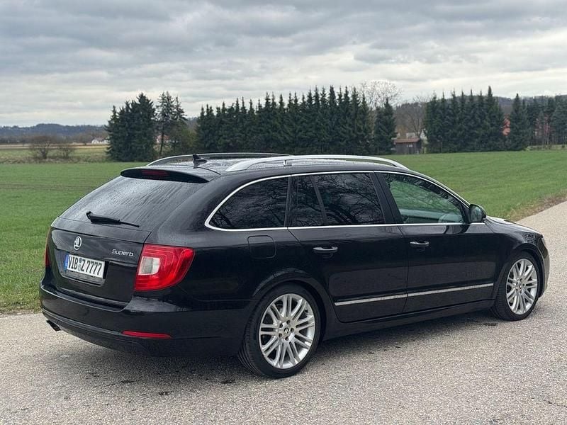 Gebraucht Skoda Superb 170 PS (125 kW) 2011 Schwarz Kombi