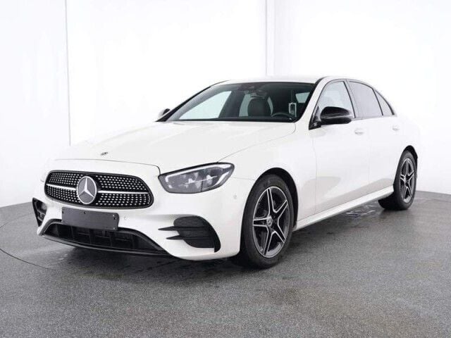 Weiss / diamantweiss bright Gebraucht 2023 Mercedes E200 AMG Limousine | 39.890 € (Guter Preis) - Bild 1/4