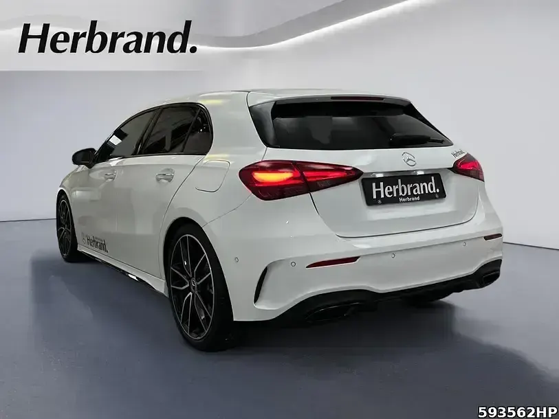 Gebraucht Mercedes A180 AMG 116 PS (85 kW) 2026 Unilack polarweiß Limousine