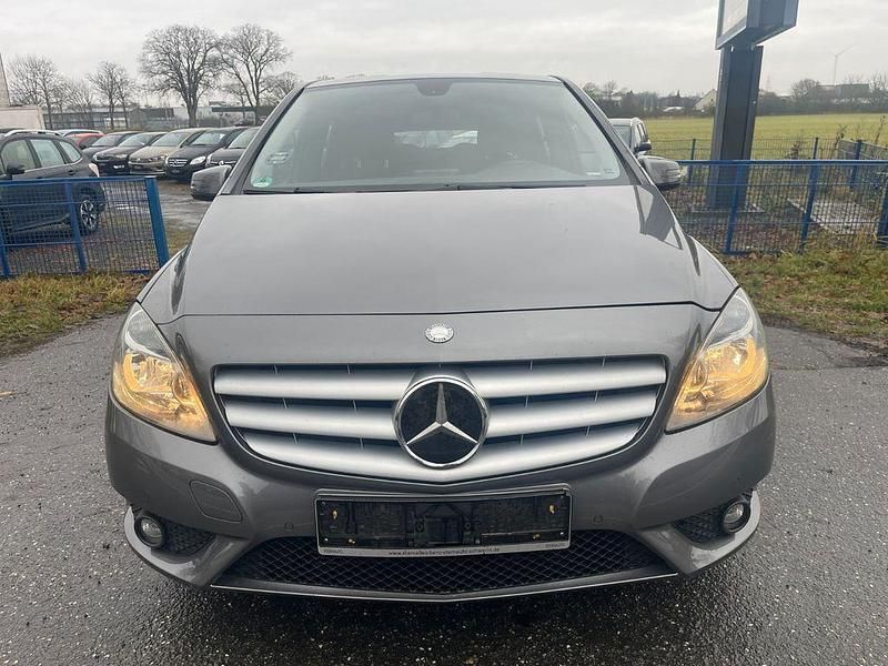 Gebraucht Mercedes B200 156 PS (114 kW) 2012 Grau Van / Kleinbus