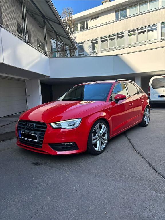 Gebraucht Audi A3 Sport 125 PS (91 kW) 2014 Rot Limousine