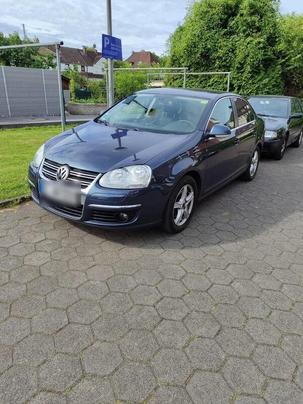 Blau Gebraucht 2010 VW Jetta Comfortline Limousine | 4.350 € (Fairer Preis) - Bild 1/4