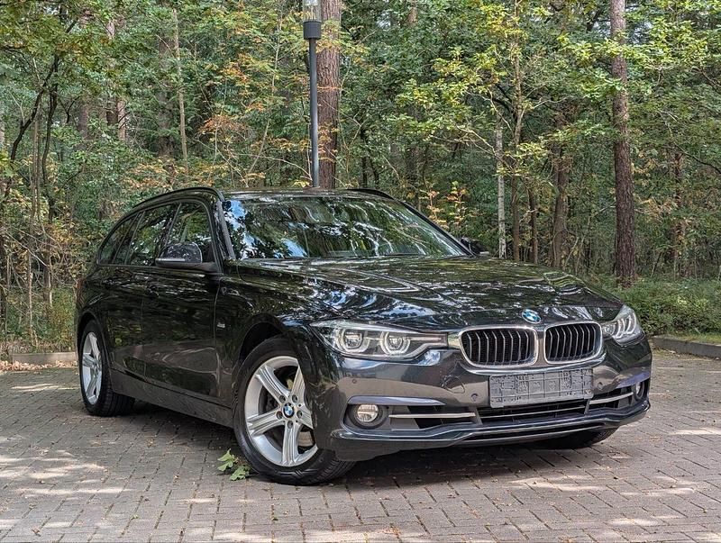 Schwarz Gebraucht 2016 BMW 330 Sport Line Kombi | 14.200 € (Guter Preis) - Bild 1/4