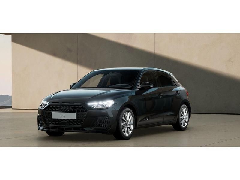 Mythosschwarz metallic (schwarz) Neu 2025 Audi A1 Sportback Advanced Kleinwagen | 30.890 € (Teuer) - Bild 1/4