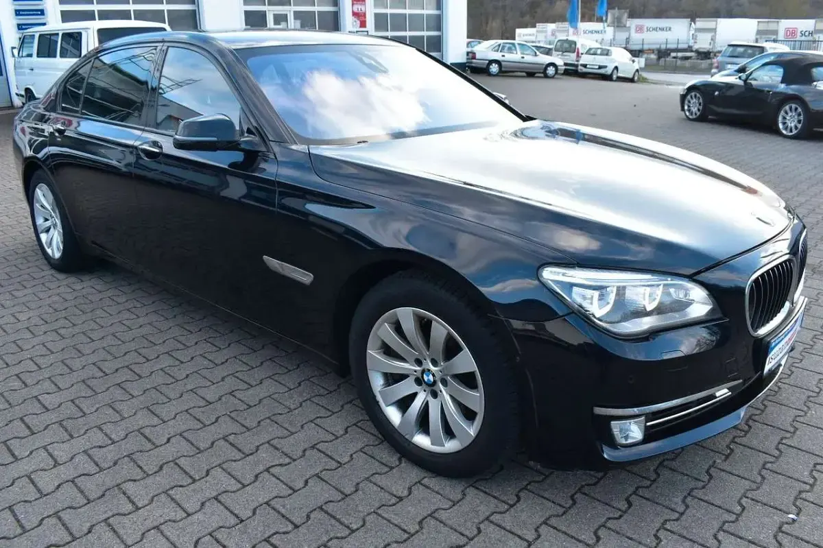 Gebraucht BMW 750L Performance 381 PS (280 kW) 2013 Azuritschwarz metallic Limousine