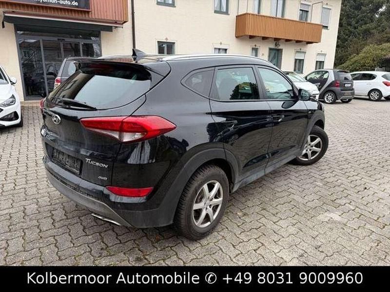 Gebraucht Hyundai Tucson Intro Edition 177 PS (130 kW) 2016 Schwarz SUV