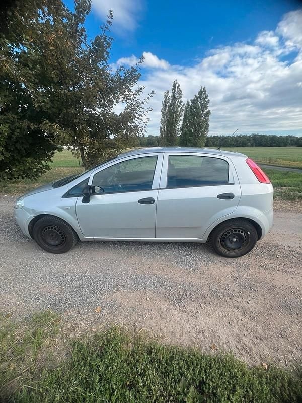 Grau Gebraucht 2012 Fiat Punto Kleinwagen | 1.700 € (Superpreis) - Bild 1/4
