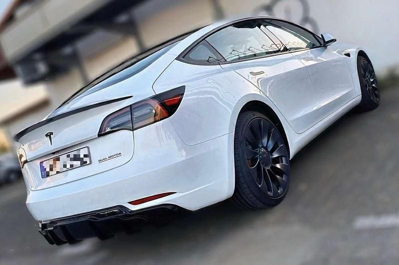 Weiß Gebraucht 2022 Tesla Model 3 Performance Limousine | 26.499 € (Fairer Preis) - Bild 1/4