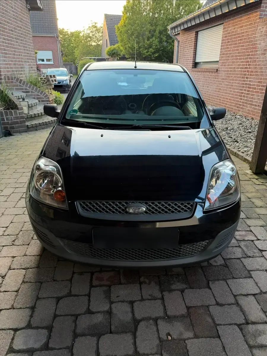 Gebraucht Ford Fiesta 69 PS (50 kW) 2006 Schwarz Kleinwagen