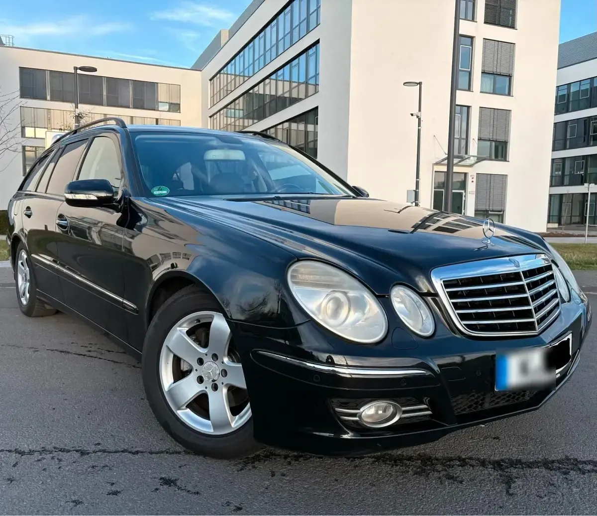 Używany Mercedes E280 Avantgarde 190 KM (139 kW) 2008 Czarny Kombi