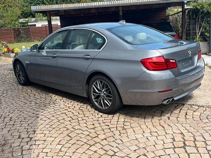 Grau Gebraucht 2010 BMW 530 Limousine | 8.700 € (Superpreis) - Bild 1/4