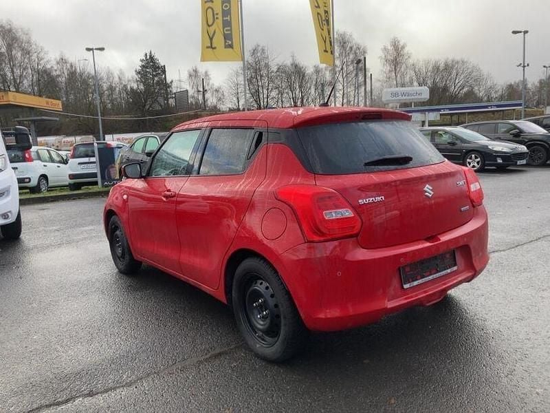 Gebraucht Suzuki Swift Comfort 83 PS (61 kW) 2023 Solid fervent red (rot) Limousine