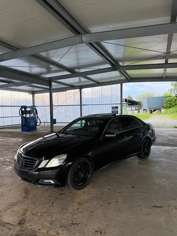 Gebraucht Mercedes E350 Avantgarde 292 PS (214 kW) 2010 Schwarz Limousine