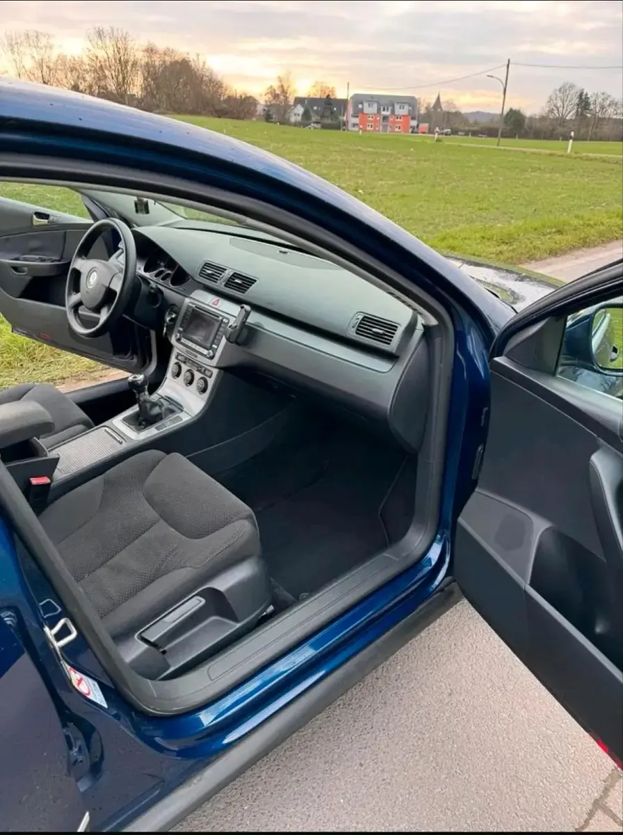Gebraucht VW Passat 140 PS (102 kW) 2007 Blau Limousine
