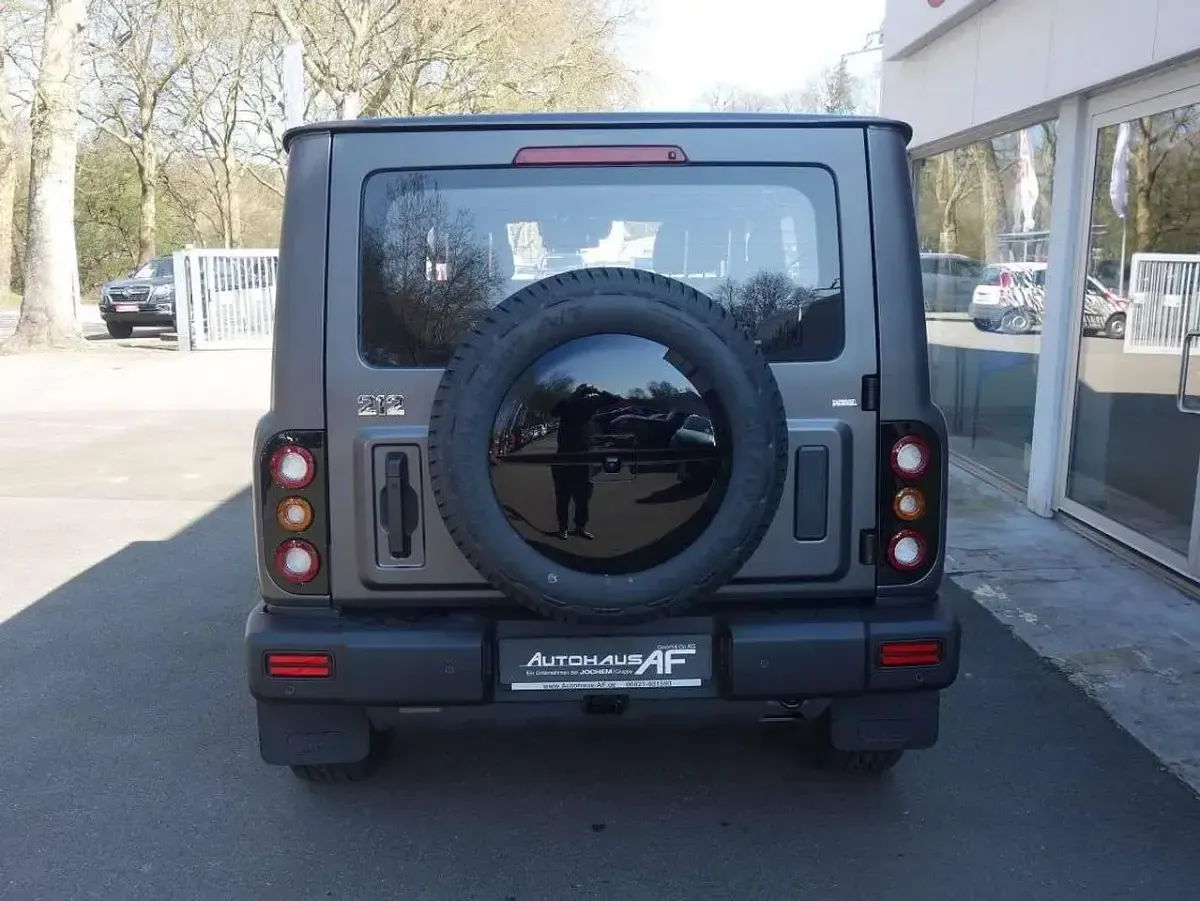 Neu BAW 212 166 PS (122 kW) 2026 Schwarz SUV