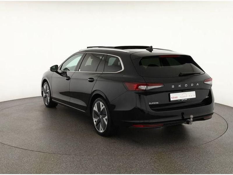Gebraucht Skoda Superb 193 PS (141 kW) 2024 Ebony schwarz metallic (metallic) Kombi