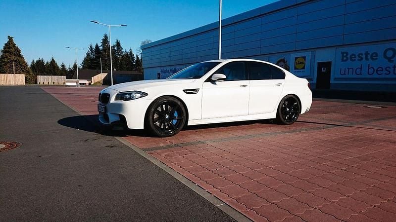 Weiß Gebraucht 2014 BMW M5 Competition Edition Limousine | 36.900 € (Guter Preis) - Bild 1/4