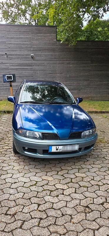 Blau Gebraucht 2003 Mitsubishi Carisma Limousine | 999 € (Fairer Preis) - Bild 1/4
