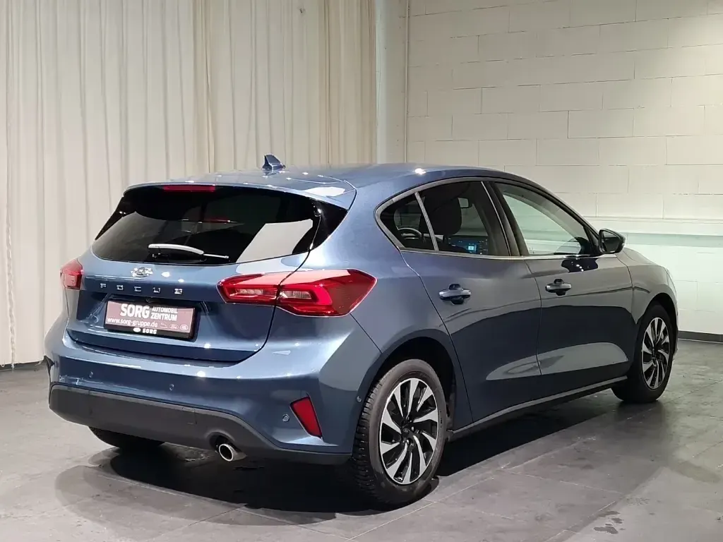 Gebraucht Ford Focus Titanium X 116 PS (85 kW) 2025 Blau, chrome blue metallic Limousine