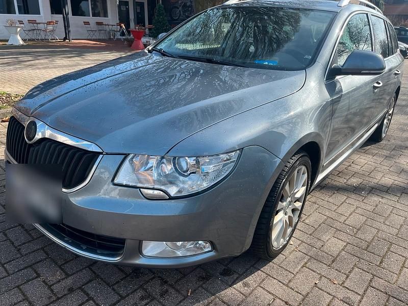 Gebraucht Skoda Superb 140 PS (102 kW) 2011 Blau Kombi