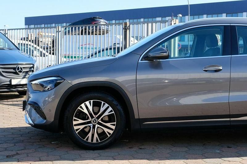 Gebraucht Mercedes GLA220 190 PS (139 kW) 2023 Grau SUV