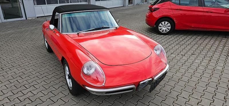 Gebraucht Alfa Romeo Spider 109 PS (80 kW) 1967 Rot Cabrio