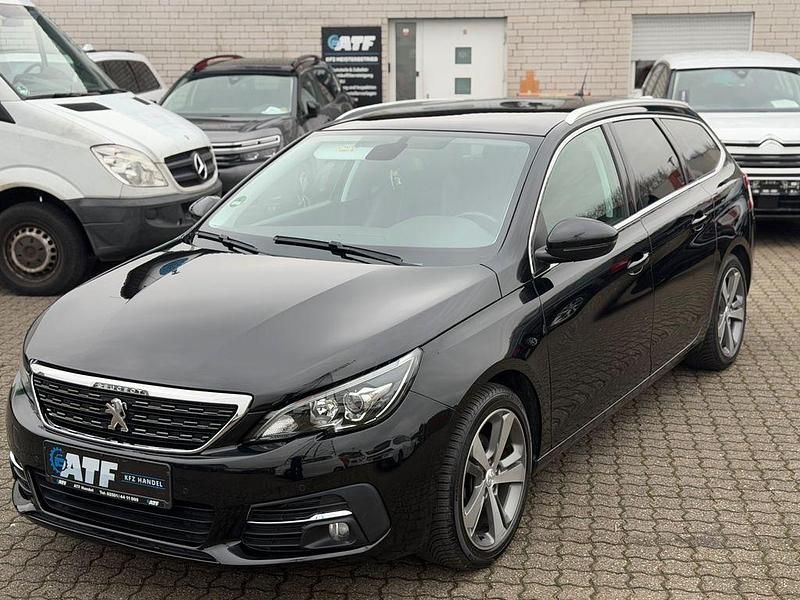 Gebraucht Peugeot 308 SW Allure 131 PS (96 kW) 2018 Orange Kombi