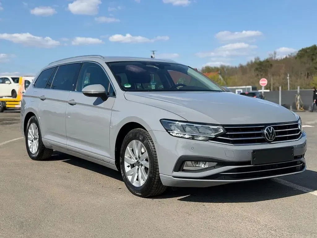 Gebraucht VW Passat Business 150 PS (110 kW) 2023 Grau Kombi