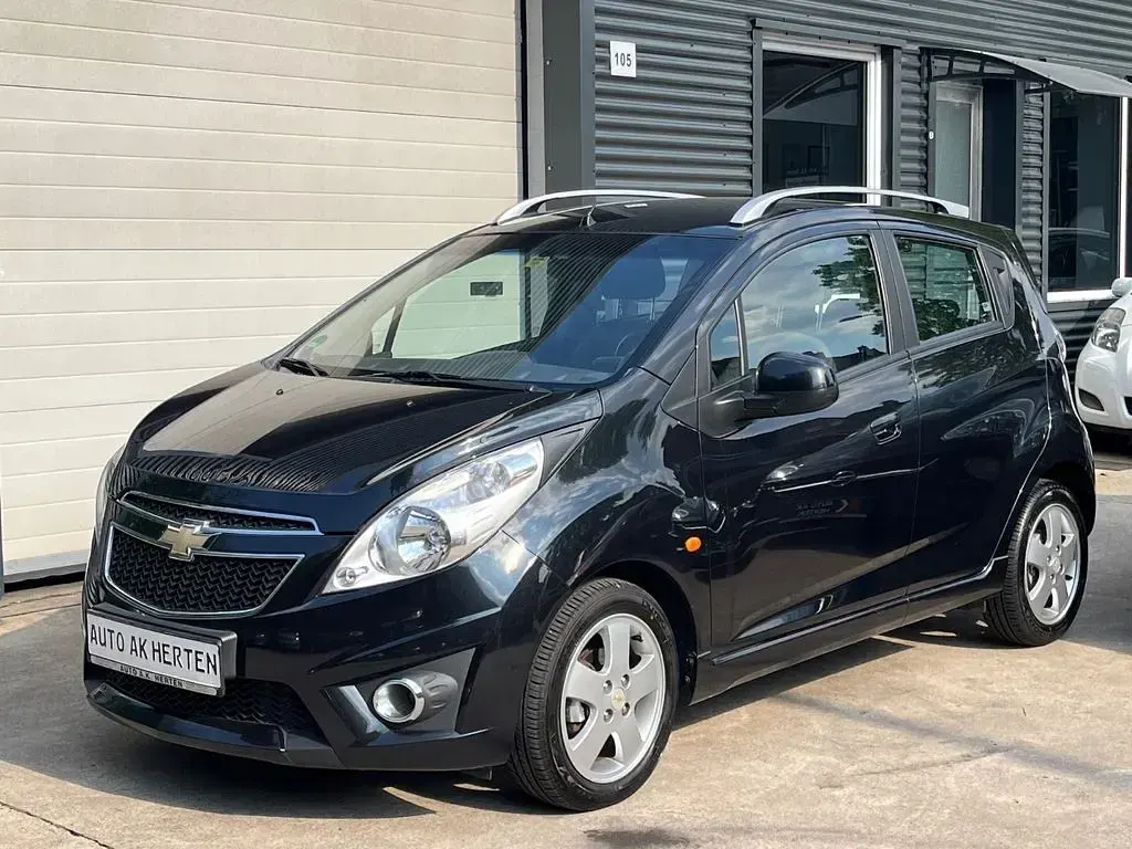 Używany Chevrolet Spark LT 82 KM (60 kW) 2010 Czarny Hatchback