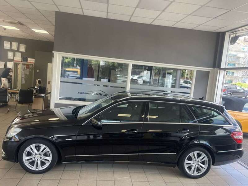 Schwarz Gebraucht 2011 Mercedes E220 Avantgarde Kombi | 8.990 € (Fairer Preis) - Bild 1/4