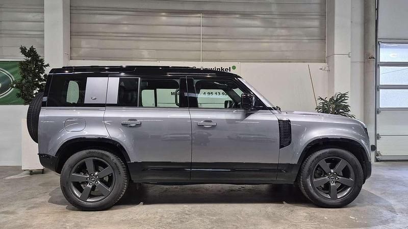 Gebraucht Land Rover Defender SE Dynamic 200 PS (147 kW) 2023 Eiger grey SUV