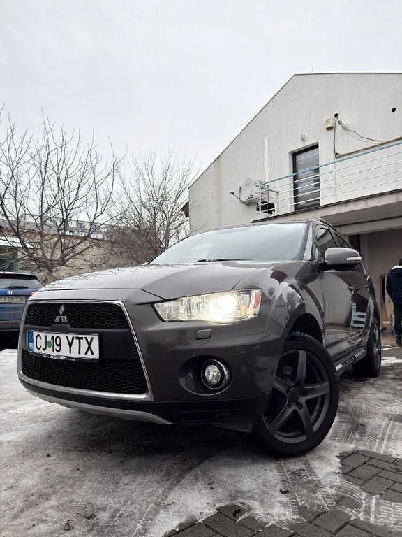 Grau Gebraucht 2011 Mitsubishi Outlander Intense SUV | 4.999 € (Fairer Preis) - Bild 1/4