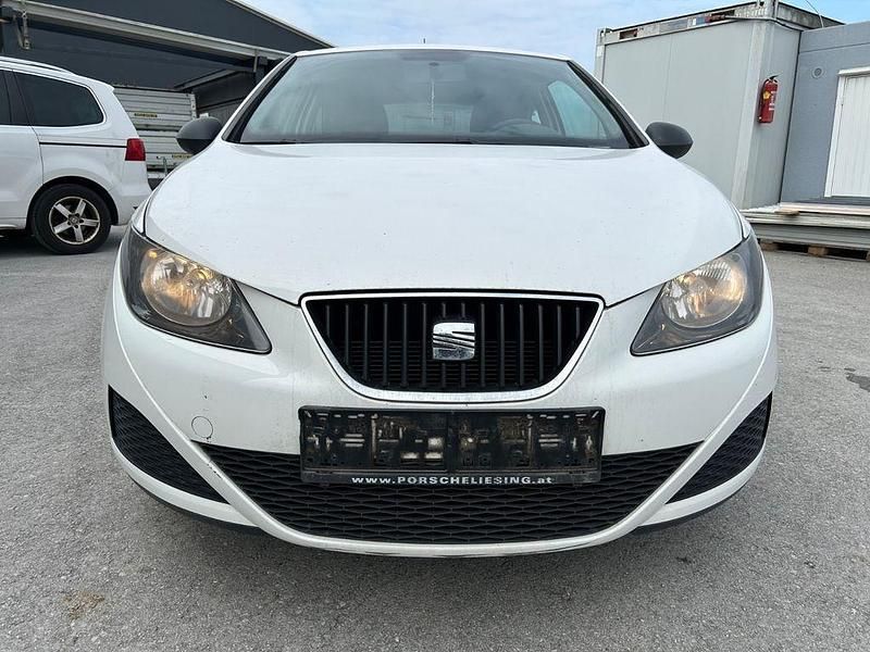 Weiß Gebraucht 2011 Seat Ibiza SC Basis Kleinwagen | 1.990 € (Guter Preis) - Bild 1/4