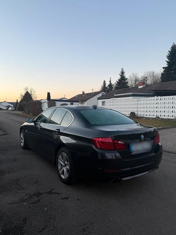 Gebraucht BMW 523 204 PS (150 kW) 2010 Schwarz Limousine