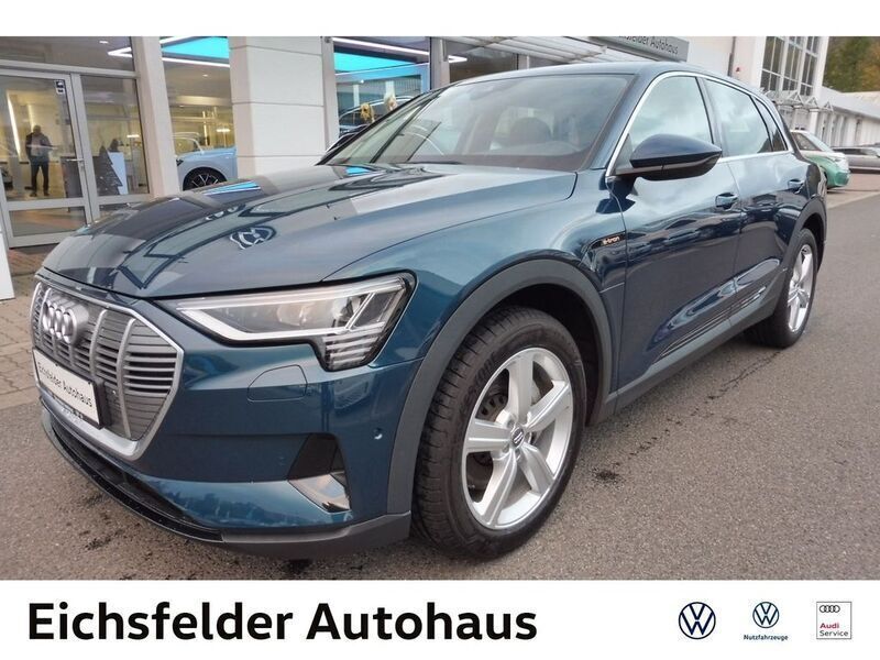 Blau Gebraucht 2019 Audi e-tron Ambiente SUV | 36.800 € (Superpreis) - Bild 1/4