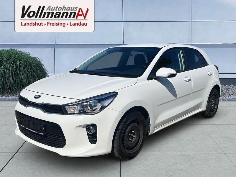 (ud) clear white s Gebraucht 2018 Kia Rio DREAM-TEAM Edition Kleinwagen | 12.350 € (Fairer Preis) - Bild 1/4