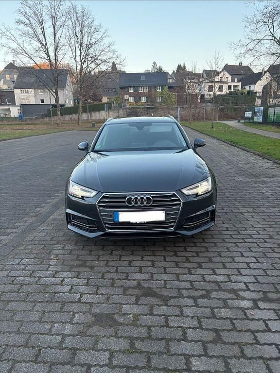 Gebraucht Audi A4 Comfort 150 PS (110 kW) 2019 Grau Kombi