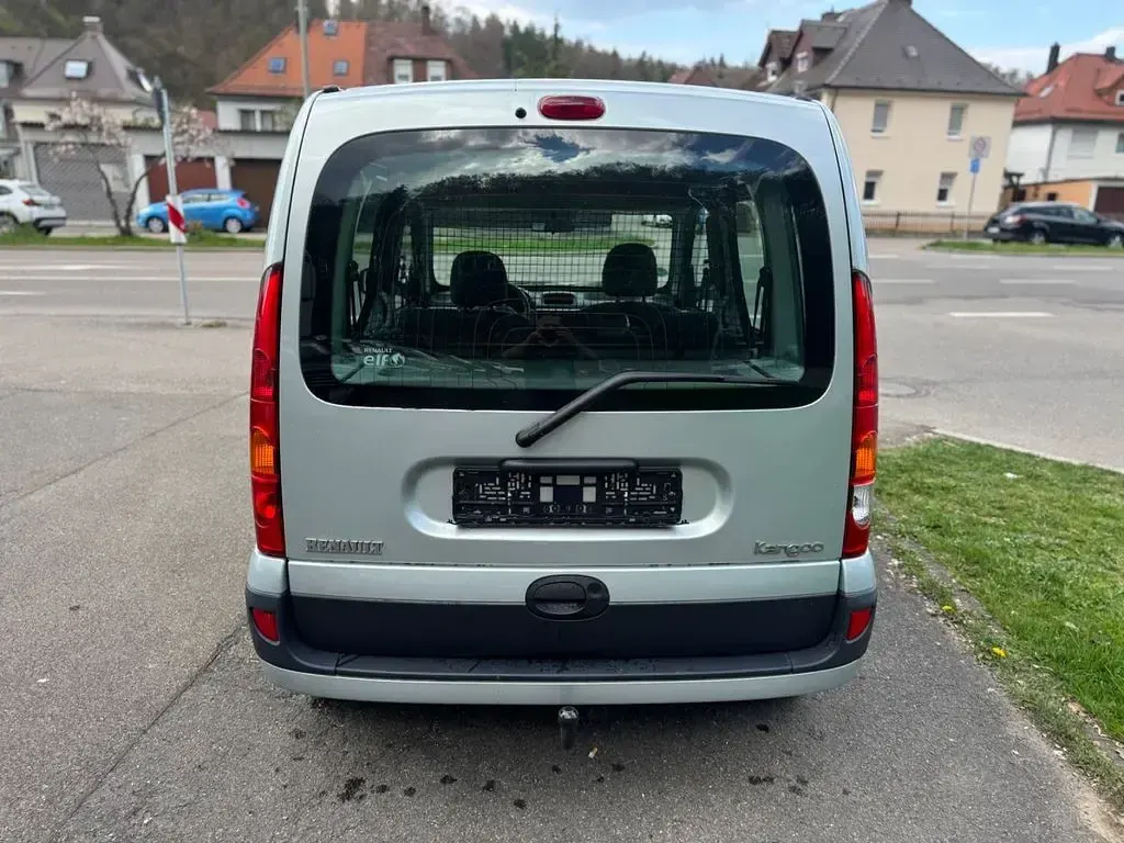 Gebraucht Renault Kangoo 95 PS (69 kW) 2009 Silber Van / Kleinbus